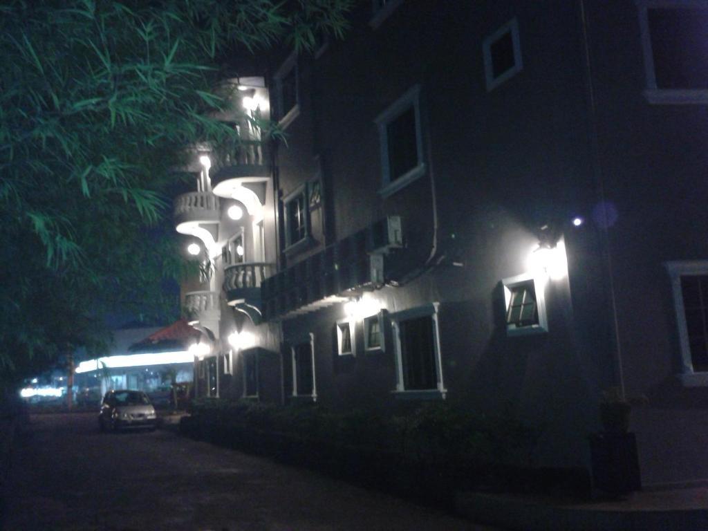 Hotel Ria Johor Bahru Extérieur photo